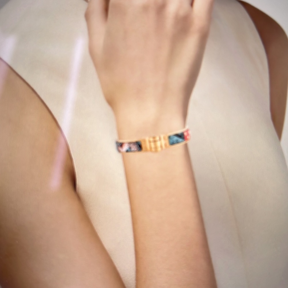 Hermes limited 18k gold plated brass Hinged Bracelet - RARELY Worn! Excellent! - Picture 5 of 8